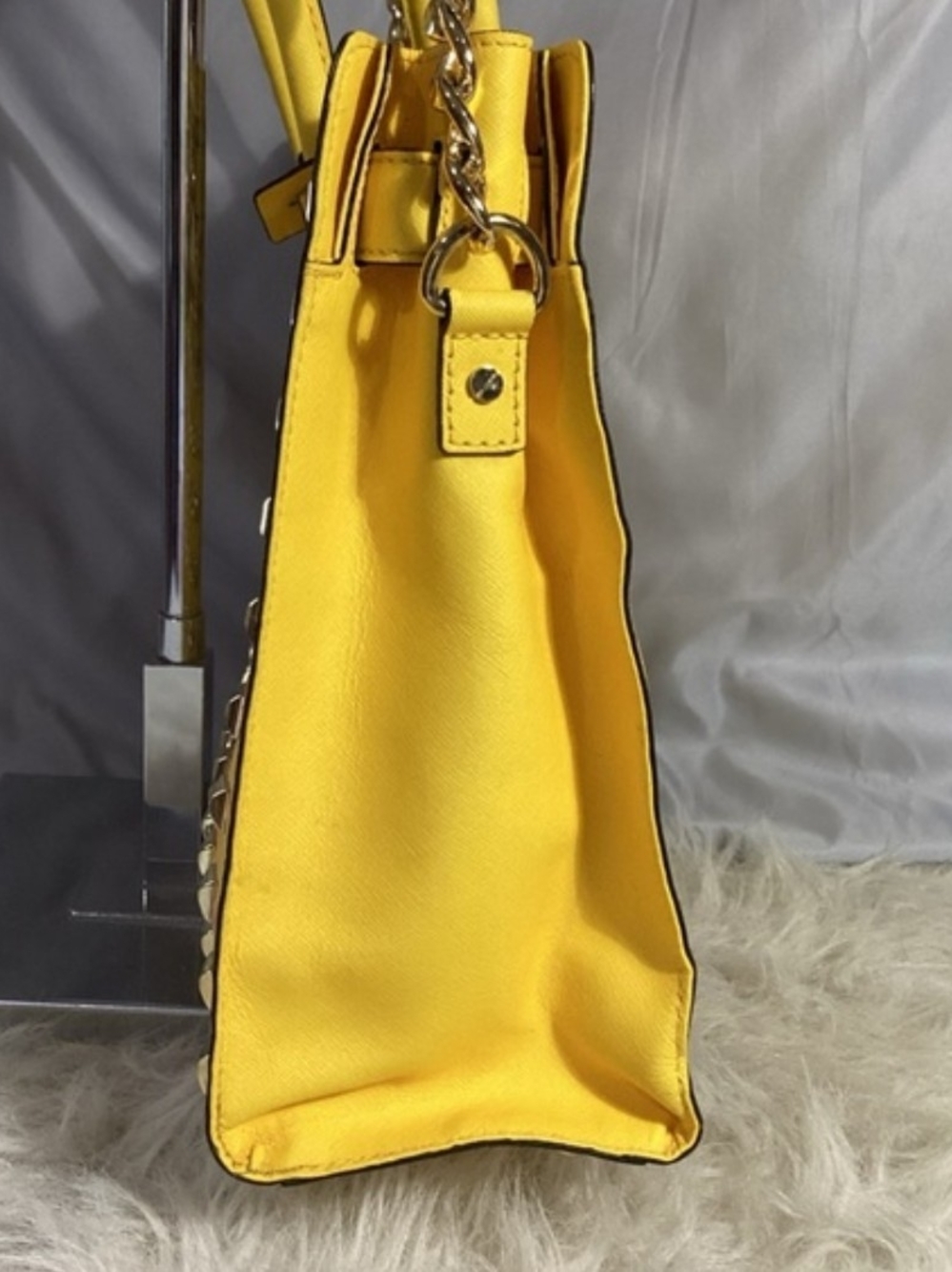 NWOT/NWT Michael Kors Yellow Pyramid Studded Women's Hamilton w Matching Clutch - Picture 3 of 13